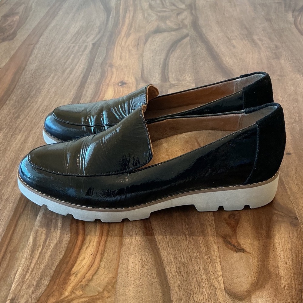 Vionic Kensley Black Patent Leather Suede Lug Sole Loafers Womens 9